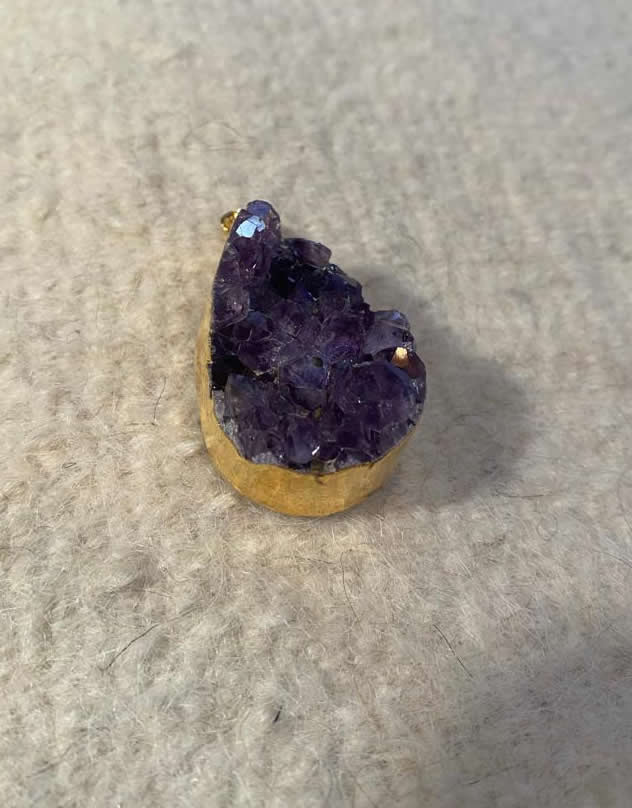 Pendiente Llama Violeta