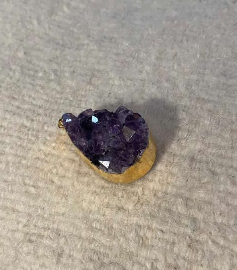 Pendiente Llama Violeta