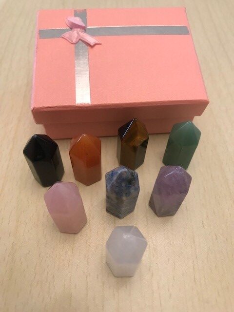 Set de 8 puntas de cuarzos para los chakras.